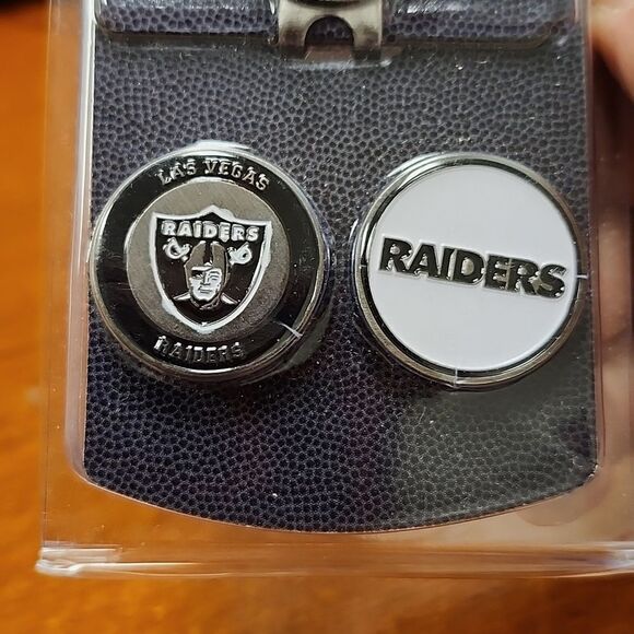 NFL Las Vegas Raiders Cap Clip Magnetic with 2 Markers - Picture 2 of 4